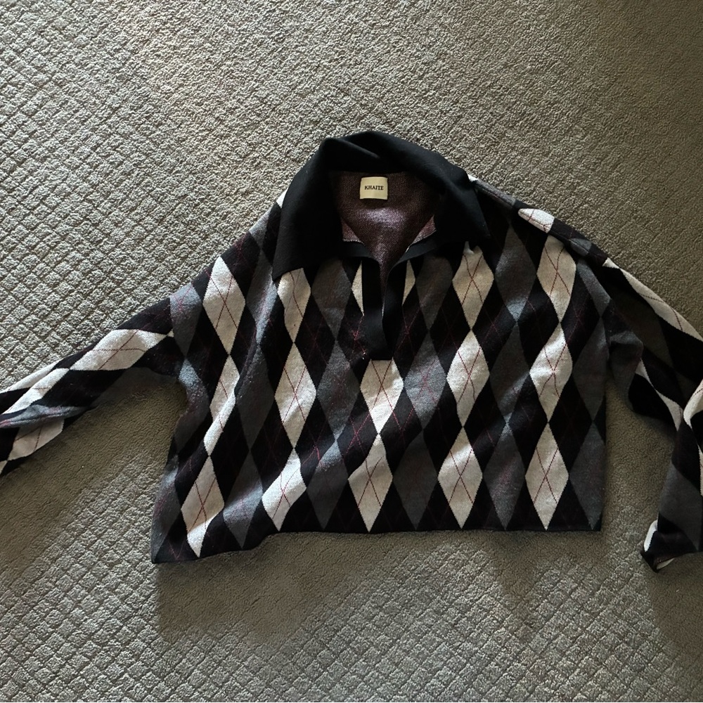 Argyle Pattern Sweater with Black Collar